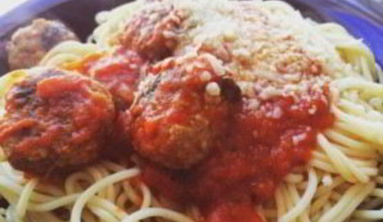 спагетти с фрикадельками в томатном соусе