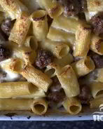 Запеченные ригатони с фрикадельками