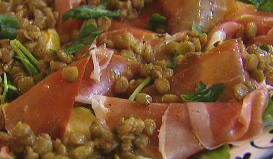 чечевица с артишоками, сладким перцем и ветчиной