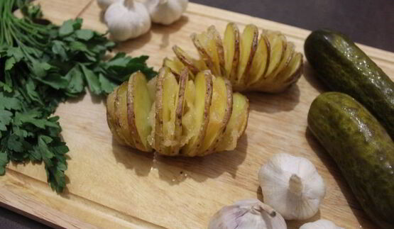 картофель гармошкой с салом
