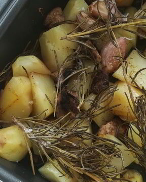 Картофель с шампиньонами в духовке