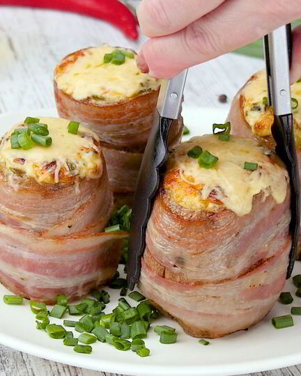 Рецепт картофеля в беконе с сырной начинкой