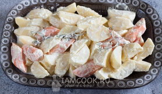картошка с майонезом и морковью в духовке