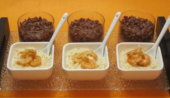 красный рис с креветочным кремом