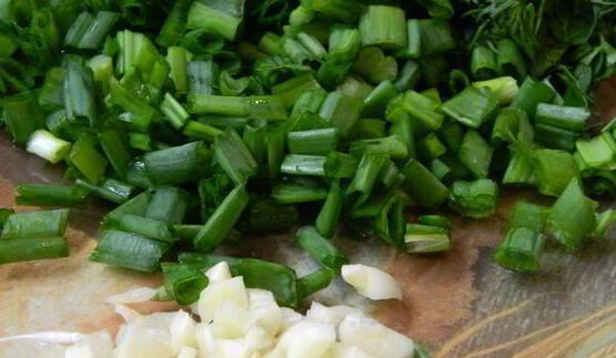 молодой картофель с зеленью