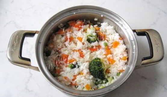 рис с брокколи и зеленым горошком