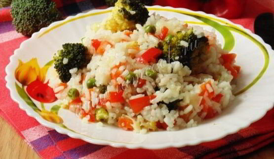 рис с брокколи и зеленым горошком