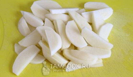 жареная картошка с луком на сковороде