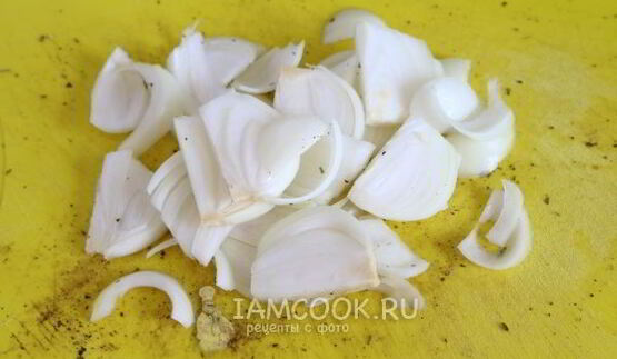 жареная картошка с луком на сковороде