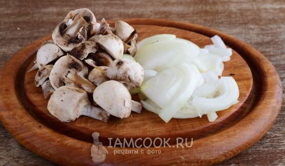 жареная картошка с мясом и грибами