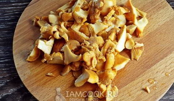 жареная картошка с замороженными грибами