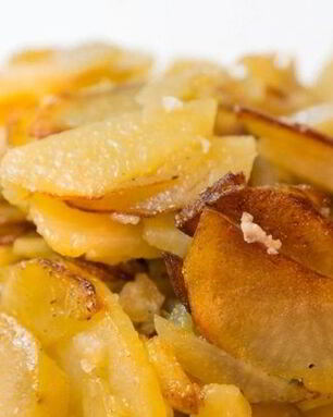 Жареный картофель с чесноком
