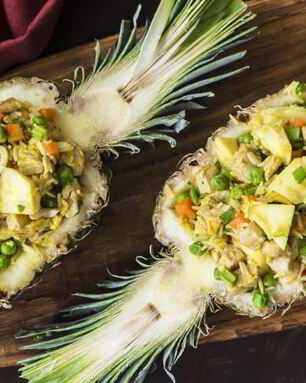 Жареный рис с ананасом и свининой