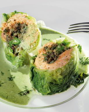 Голубцы из латука с форелью