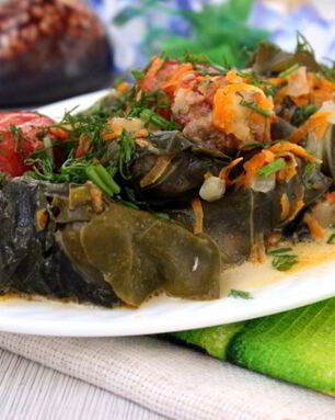 Голубцы из мангольда с фаршированными овощами