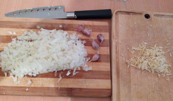 ленивые рыбные голубцы в хренно-сметанном соусе