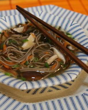 Гречневая лапша с грибами и морской капустой