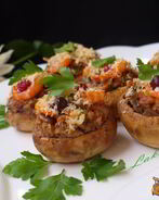 Фаршированные шампиньоны с пикантной начинкой