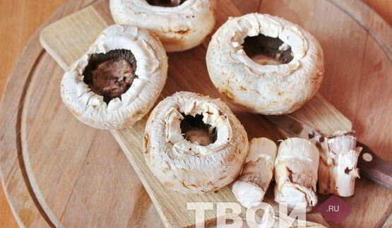 грибы, фаршированные рисом