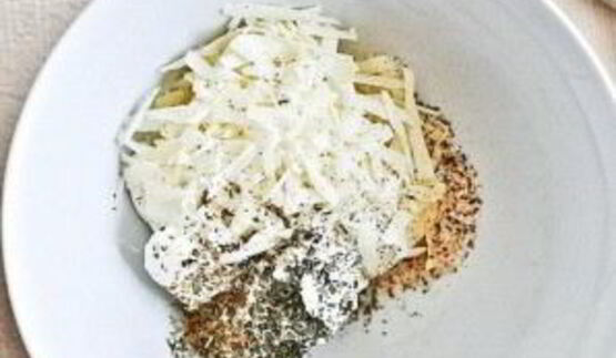 грибы, фаршированные сливочным сыром, пепперони и перцем