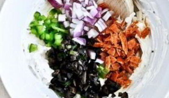 грибы, фаршированные сливочным сыром, пепперони и перцем