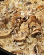 Грибы, тушенные в сливках