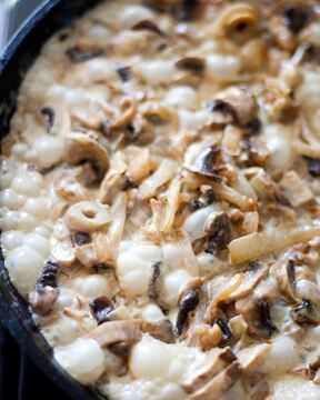 Грибы в сметане