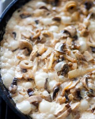 Грибы в сметане