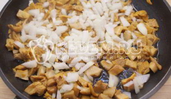 лисички жаренные со стручковой фасолью