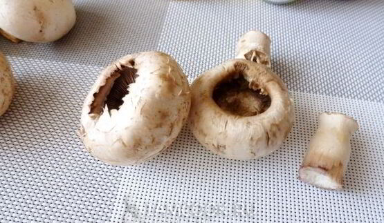 шампиньоны, фаршированные чечевицей