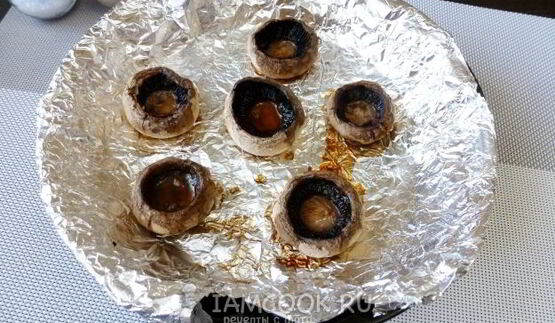 шампиньоны, фаршированные чечевицей