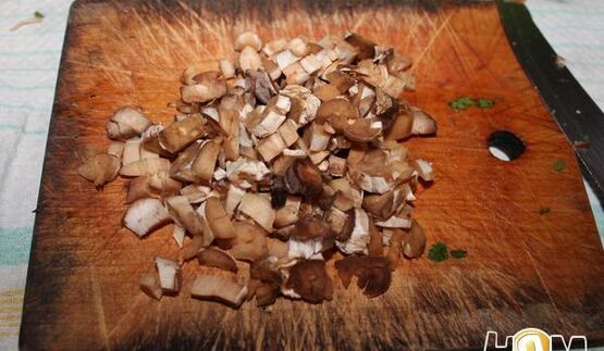 шампиньоны, фаршированные кинзой и брынзой