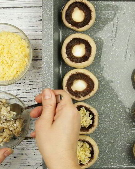 Рецепт шампиньонов с перепелиными яйцами