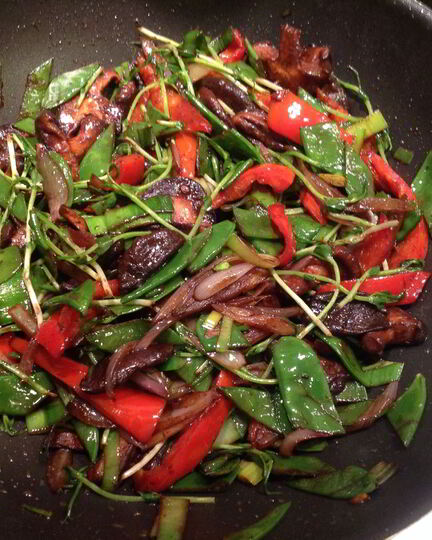 Рецепт удона с овощами, жаренными в соусе мисо