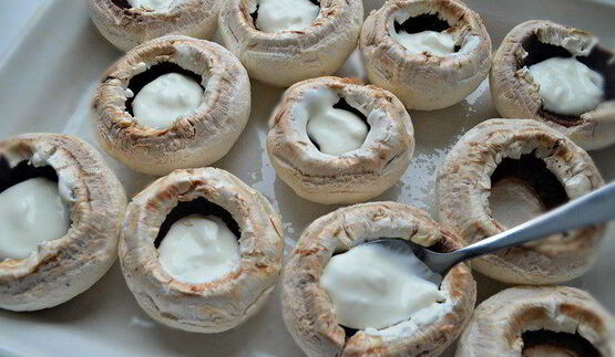 запеченные фаршированные шампиньоны