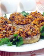 Запеченные шампиньоны с овощами