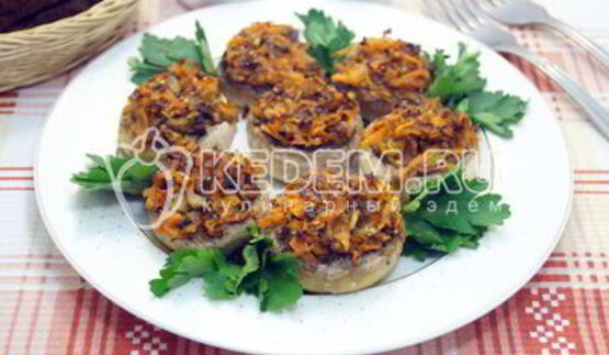 запеченные шампиньоны с овощами