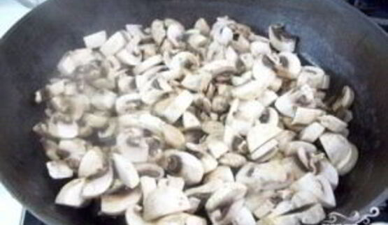 жареные грибы с баклажанами