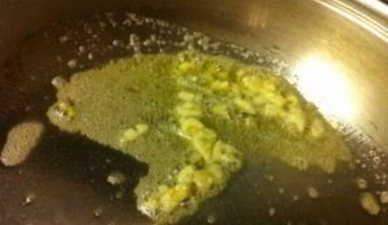 жареные грибы с помидорами