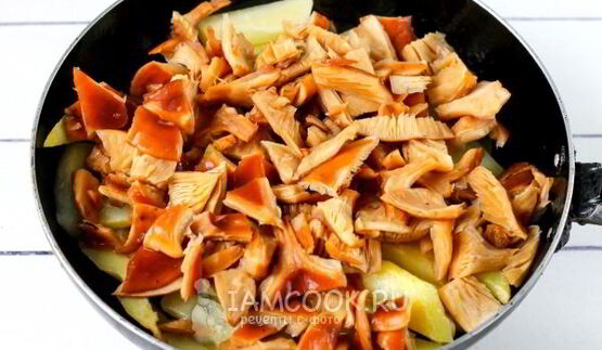 жареные рыжики с картошкой