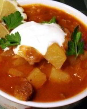 Гуляш из говядины с картошкой