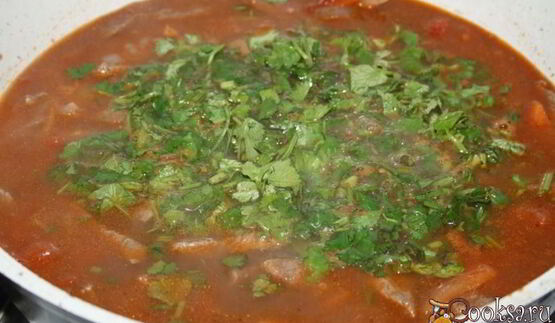 гуляш из говядины с кинзой