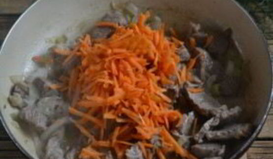 гуляш из говядины с подливкой