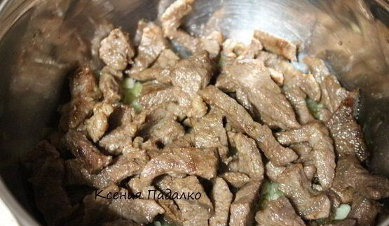 гуляш из говядины со сметаной