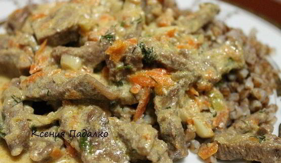 гуляш из говядины со сметаной