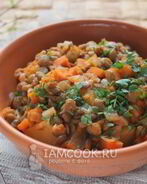 Гуляш из картофеля и чечевицы