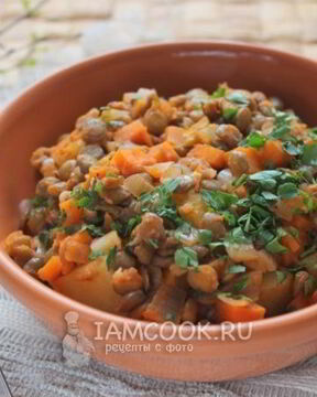 Гуляш из картофеля и чечевицы