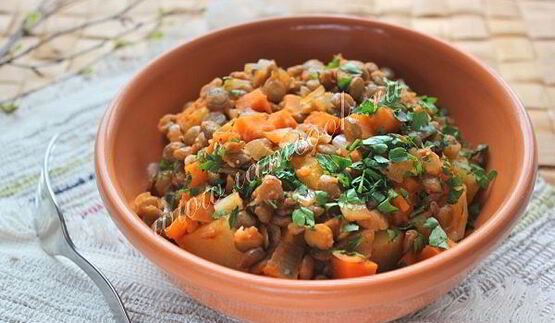 гуляш из картофеля и чечевицы