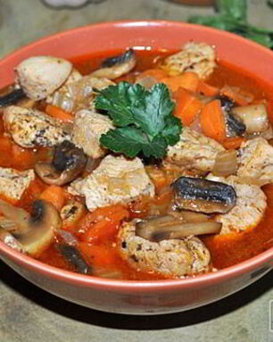 Гуляш из кролика с грибами