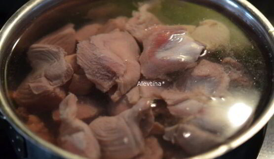 гуляш из куриных желудков